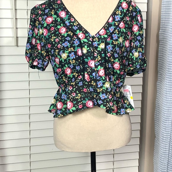 Gianni Bini V-Neck Floral Button Down Top NWT - Picture 4 of 8